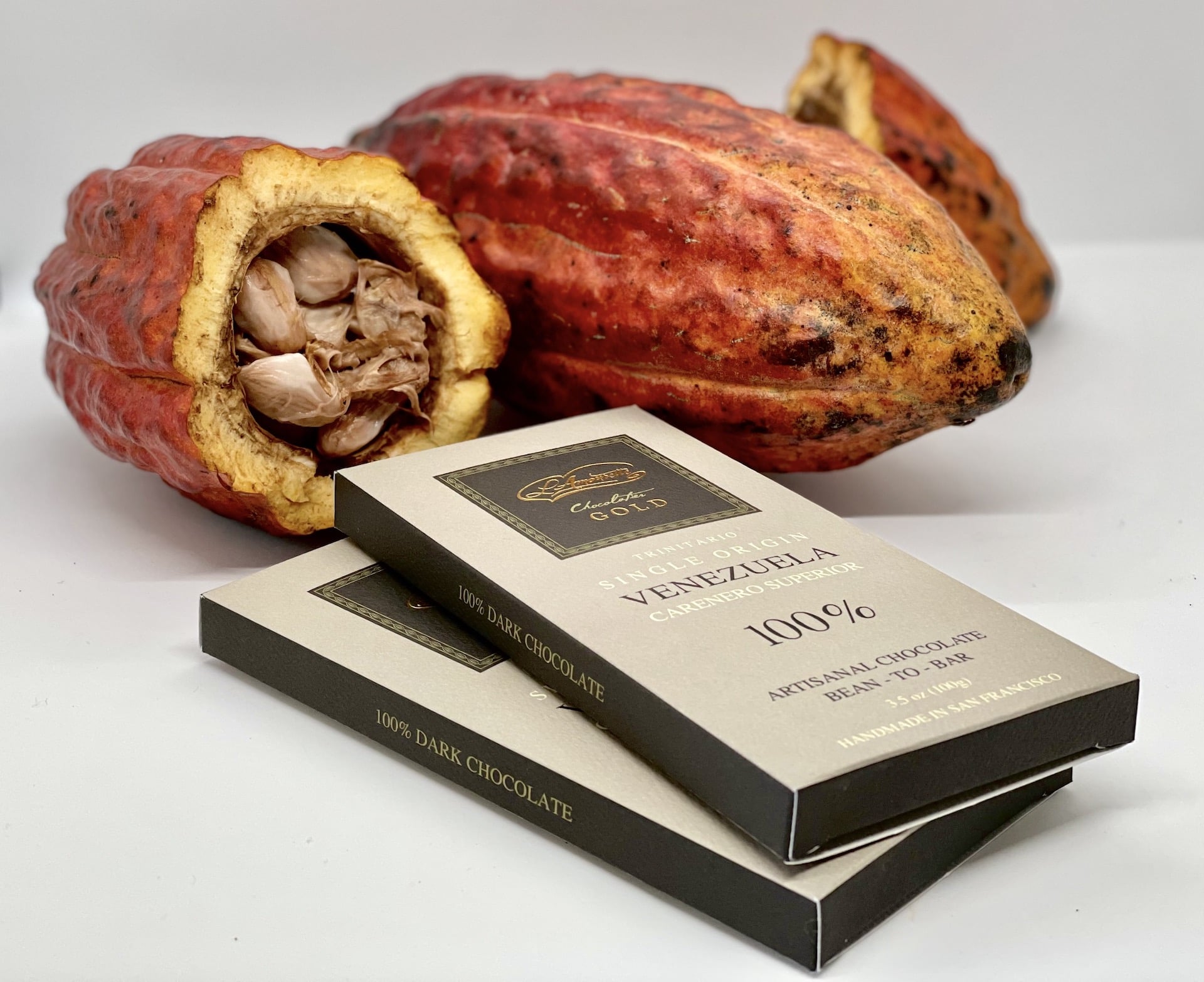 https://www.lamourettechocolat.com/wp-content/uploads/2015/12/100_cacaopod.jpg